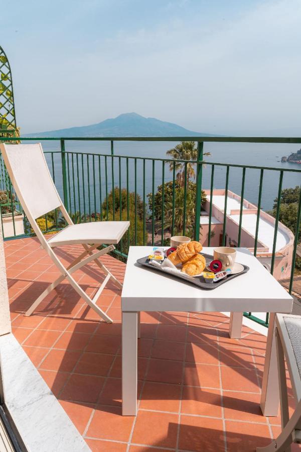 Amazing Sea&Vesuvio View Suite Vico Equense Extérieur photo